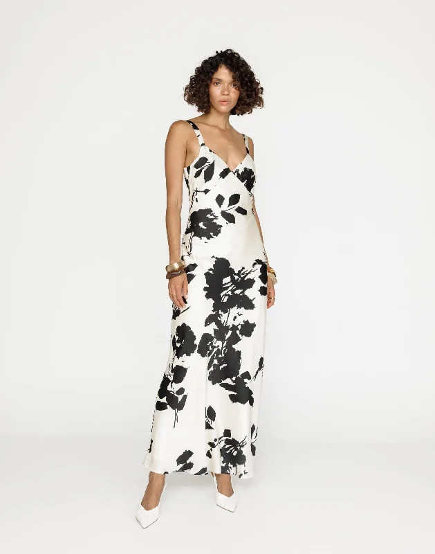 Classic Style Zaya Maxi Dress (Noir Bloom)