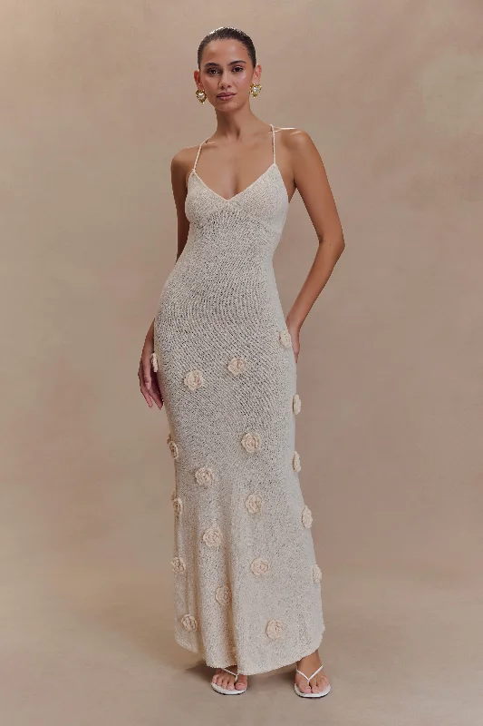 Elegant And Casual Suki Knit Maxi Dress With Flowers - Nude