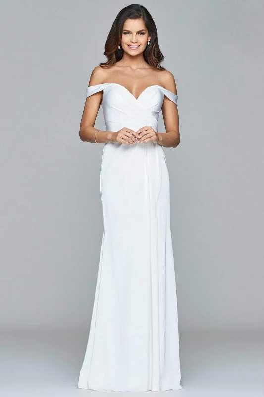 Lazy Home Faviana - 8083 Off-Shoulder Surplice Sheath Gown - 1 pc Navy in Size 4 Available Lazy Home Faviana - 8083 Off-Shoulder Surplice Sheath Gown - 1 pc Navy in Size 4 Available