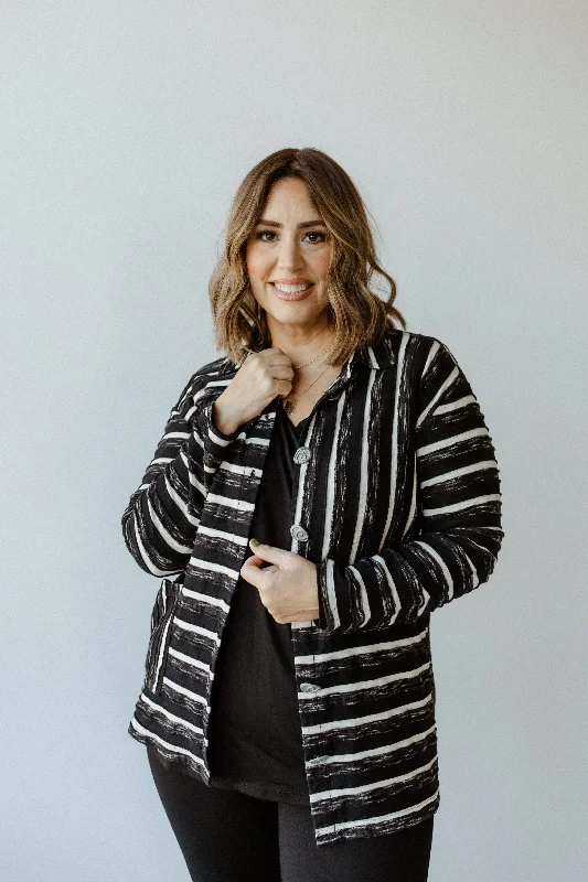 Minimal Style VARYING STRIPE BUTTON-UP BLOUSE IN BLACK