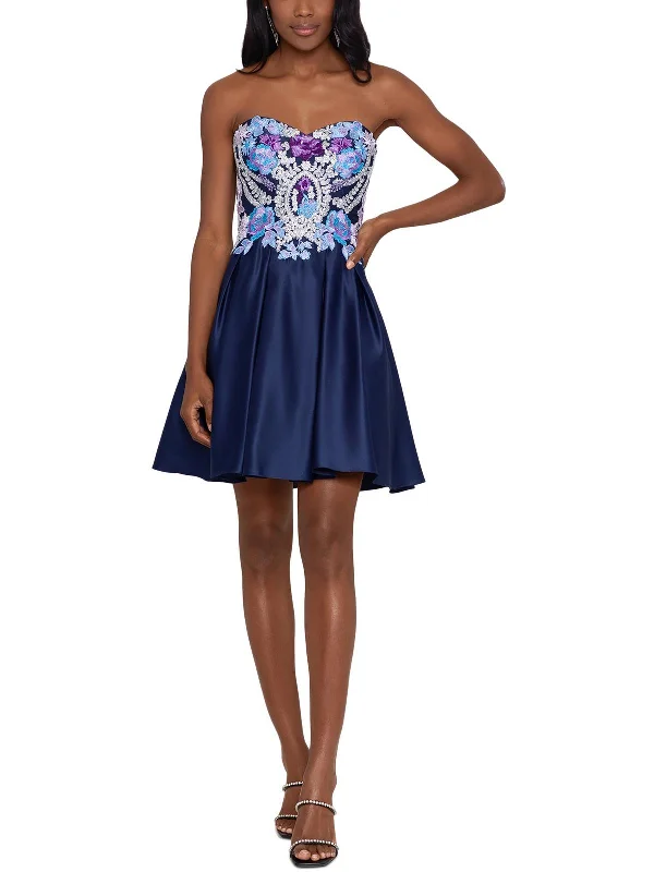 Short Design Juniors Womens Embroidered Mini Fit & Flare Dress