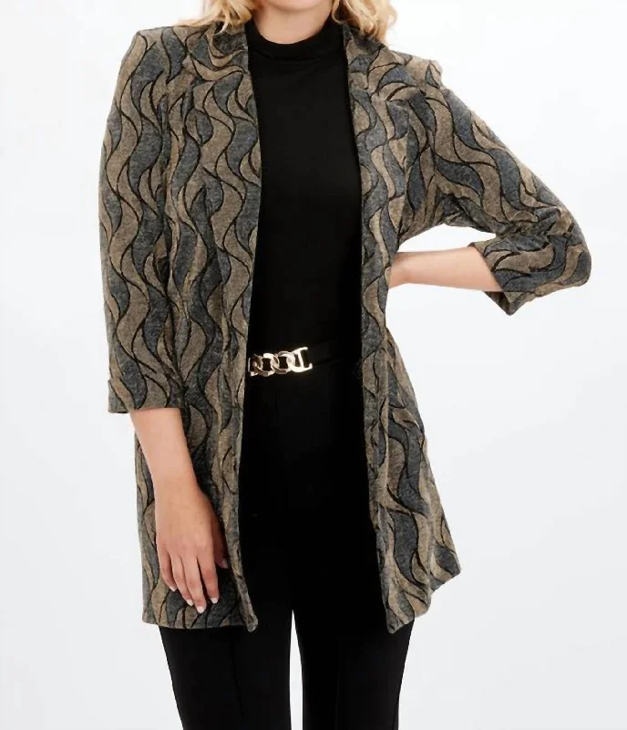 Personalized Wear Shimmer Wave Motif Jacket In Gold/navy