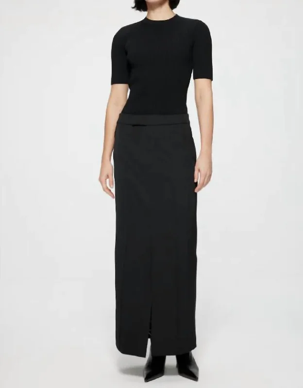 Lively And Youthful Straight Long Skirt In Black