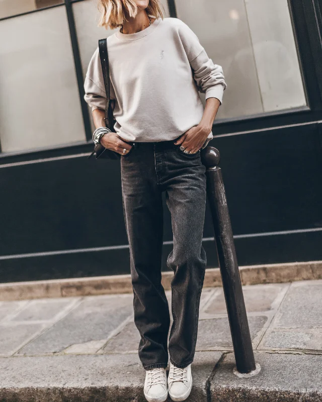 Fashionable In The Times The Black Straight Jeans