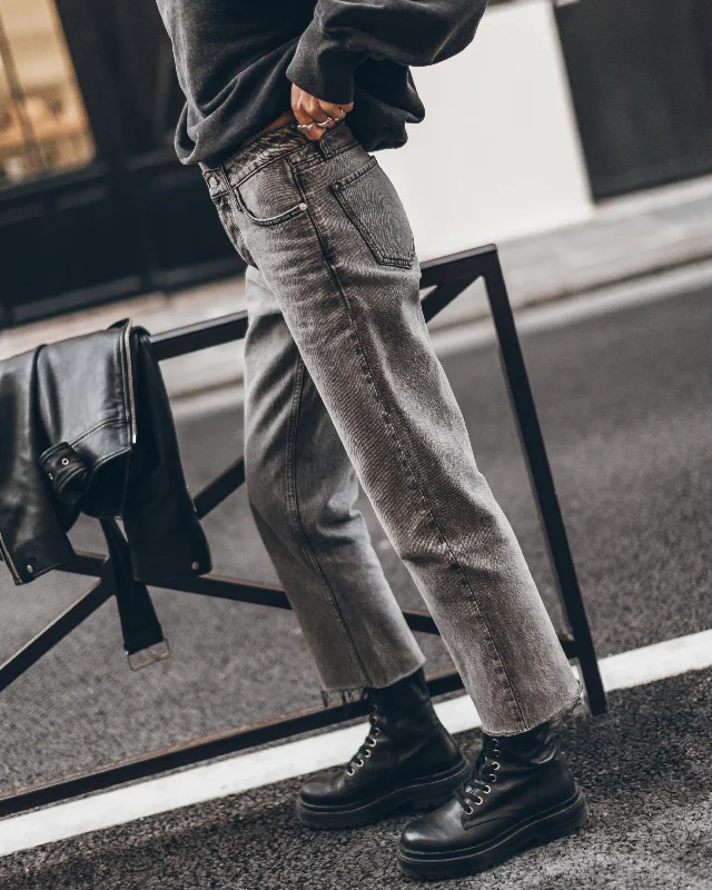 Simple Matching The Grey Cropped Straight Jeans